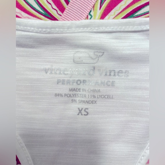 VINEYARD VINES Painted Whale Tail
Racerback Performance Sport Tank
Size XS - Picture 3 of 6